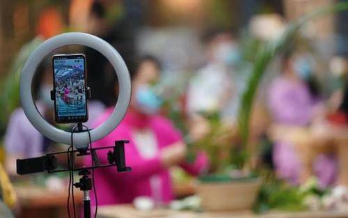 【ayx官方网站】
古玩直播、古玩直播营销、古玩直播带货的寄义(图4)