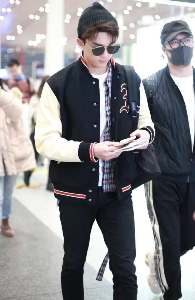 ‘爱游戏(ayx)中国官方网站’
吴磊咋那么优秀?衬衫配棒球服也那么帅气 一般人可穿不来!(图7) ‘爱游戏(ayx)中国官方网站’
吴磊咋那么优秀?衬衫配棒球服也那么帅气 一般人可穿不来!(图7)