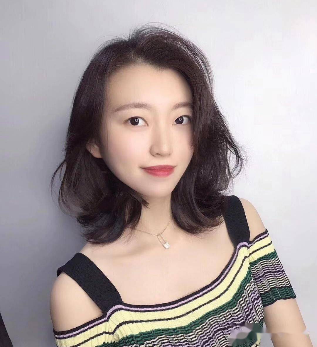 “ayx官方网站”
2020最新盛行“不长不短”发型(图48)