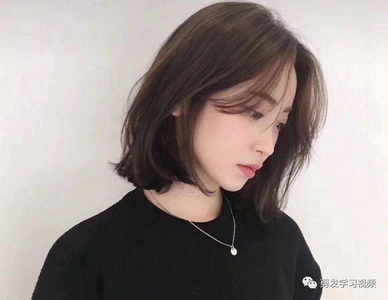 “ayx官方网站”
2020最新盛行“不长不短”发型(图51)