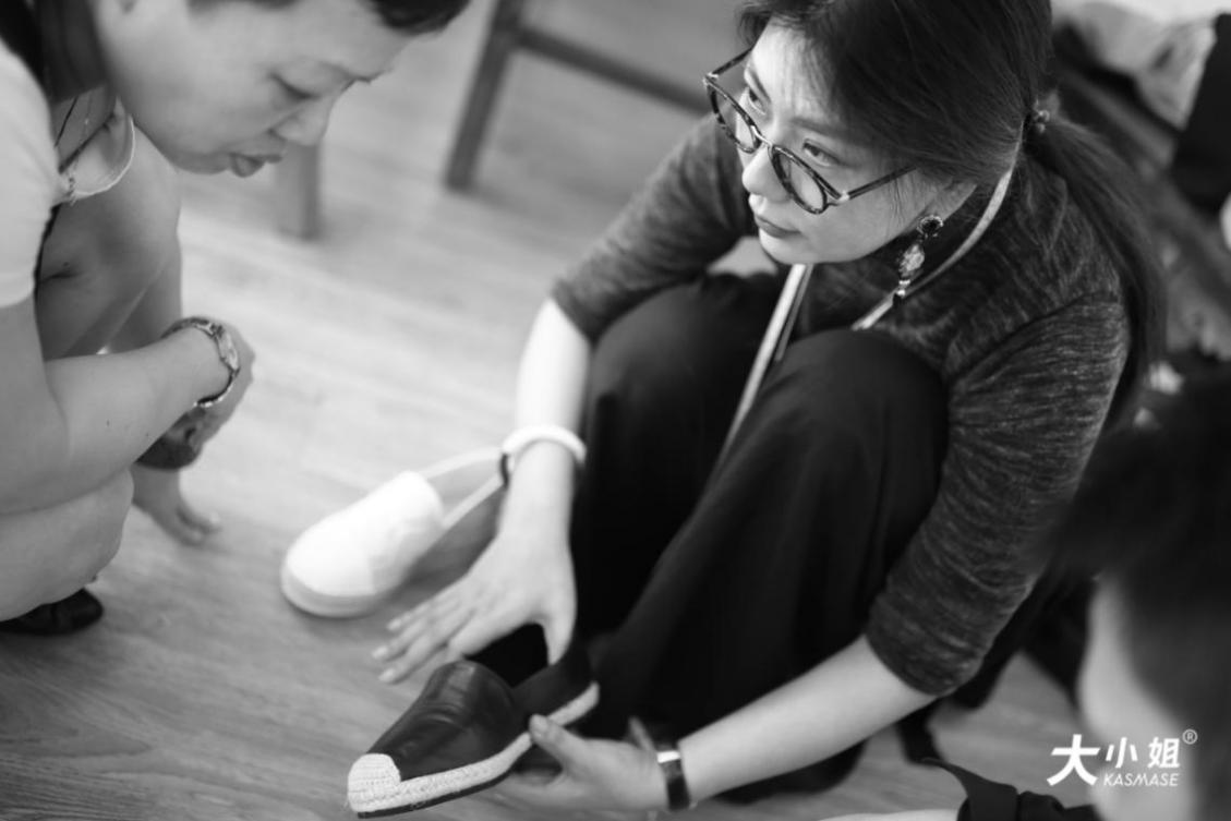 “ayx官方网站”
深耕市场做“足”功夫 巨细姐实力演绎国产大码女鞋品牌新魅力！(图3)