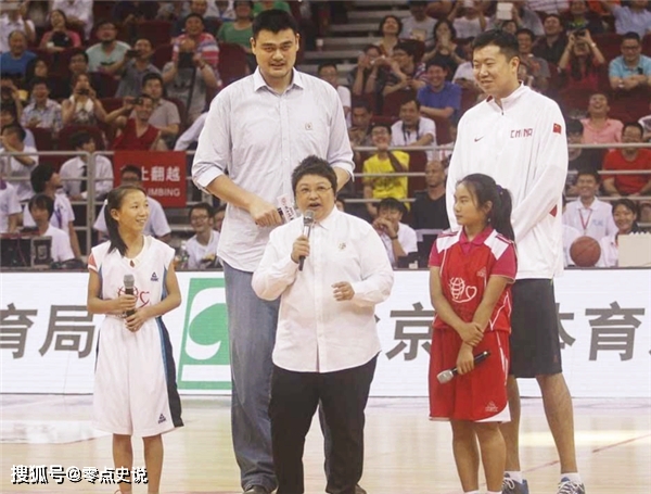 ayx官网：
他比姚明还高10厘米 娶1米9的女运发动为妻 生下女儿有多高？(图1)