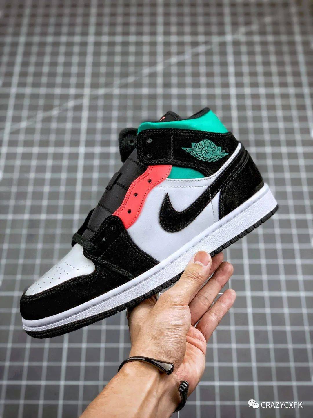 
乔丹 Air Jordan 1 Mid South Beach 南海岸中帮篮球鞋-ayx官方网站(图3)
