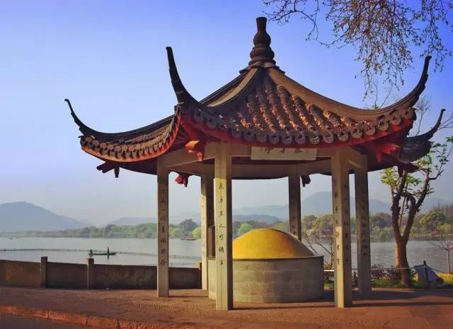 ‘ayx官网’IU确定23日通过《人气歌谣》回归舞台 时隔4年的打歌舞台来袭(图1) 爱游戏(ayx)中国官方网站