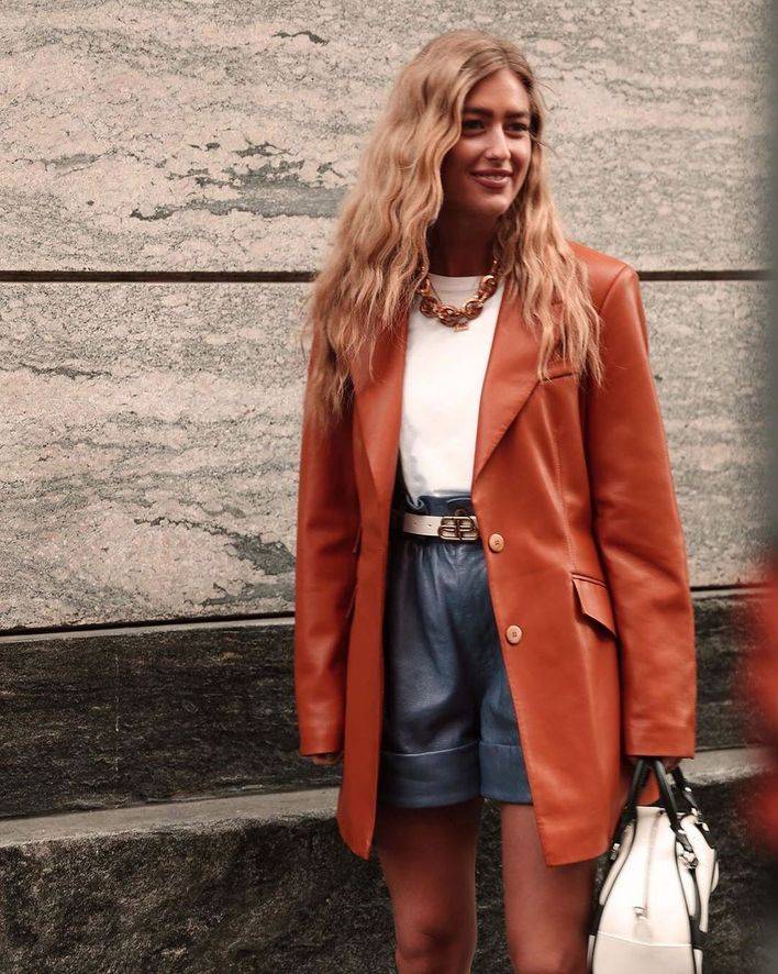 *
短裤显瘦穿搭法：谁说冬天不能穿短裤？除皮裤、百慕大短裤外另有哪些裤子？【爱游戏（ayx）中国官方网站】(图5)